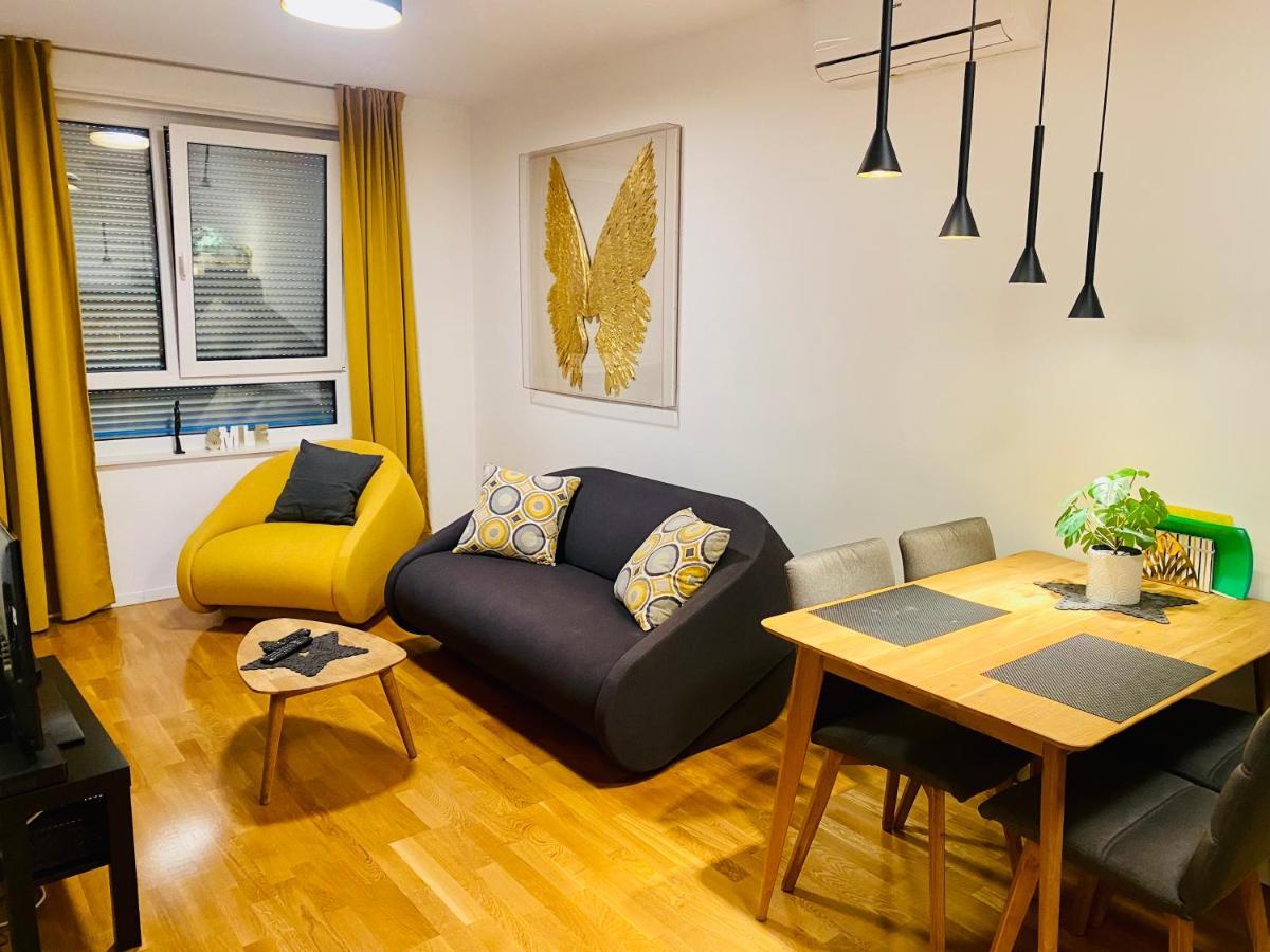 Studio Apartman Krila Wings- Parking In Garage Zagreb Exteriör bild