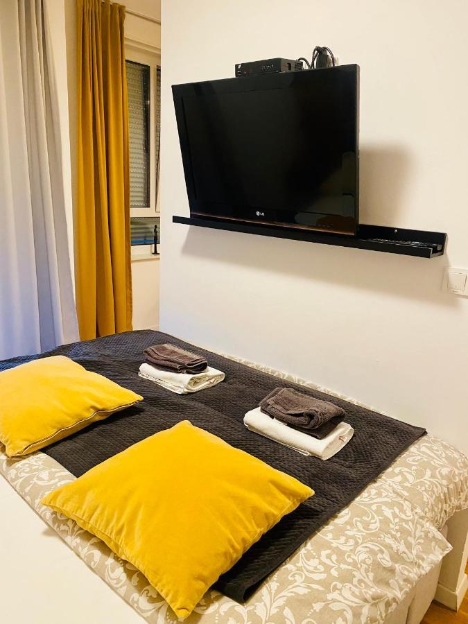 Studio Apartman Krila Wings- Parking In Garage Zagreb Exteriör bild