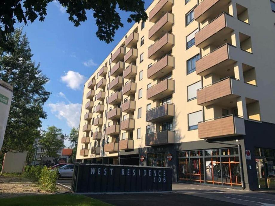Studio Apartman Krila Wings- Parking In Garage Zagreb Exteriör bild