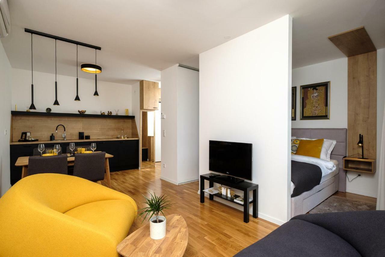 Studio Apartman Krila Wings- Parking In Garage Zagreb Exteriör bild