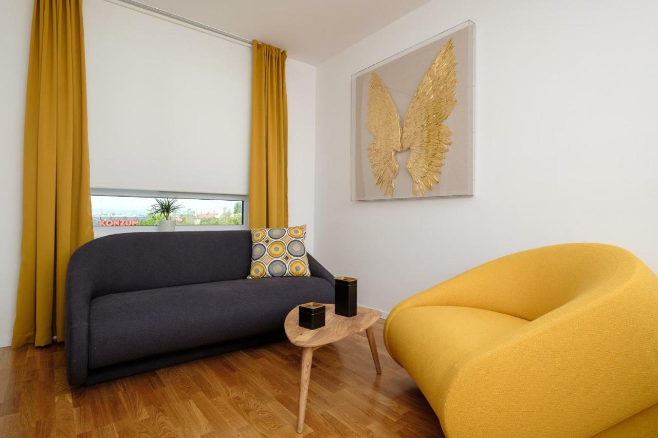 Studio Apartman Krila Wings- Parking In Garage Zagreb Exteriör bild