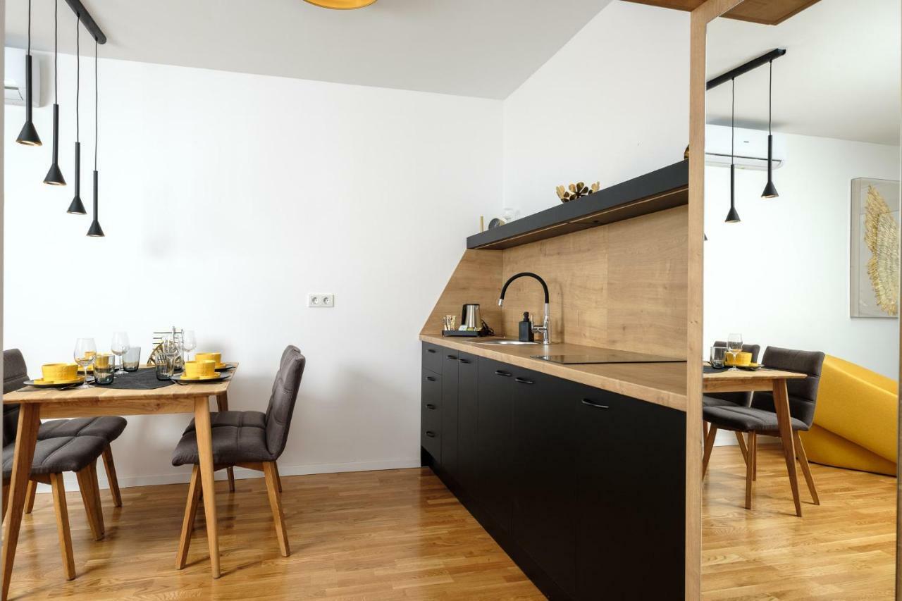 Studio Apartman Krila Wings- Parking In Garage Zagreb Exteriör bild