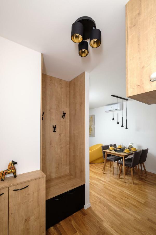 Studio Apartman Krila Wings- Parking In Garage Zagreb Exteriör bild