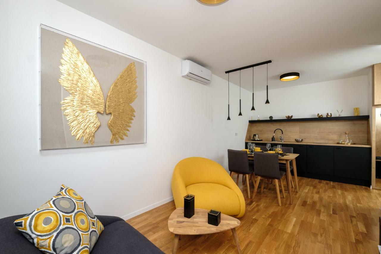 Studio Apartman Krila Wings- Parking In Garage Zagreb Exteriör bild