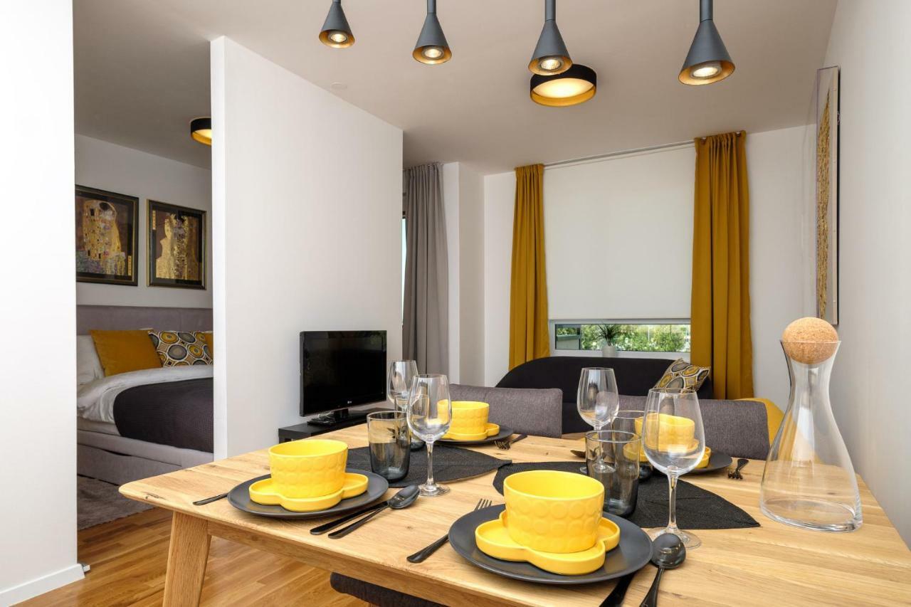 Studio Apartman Krila Wings- Parking In Garage Zagreb Exteriör bild
