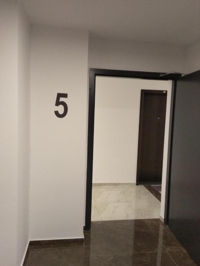 Studio Apartman Krila Wings- Parking In Garage Zagreb Exteriör bild